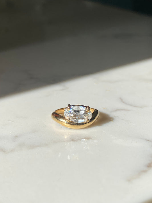 Billie : 14k step cut moval diamond pinky ring